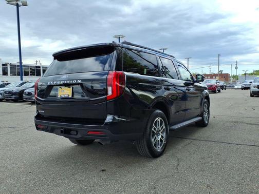Black Metallic 2025 Ford Expedition Active