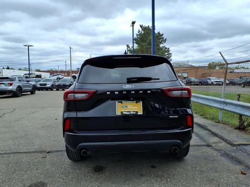 Agate Black Metallic 2024 Ford Escape ST-Line