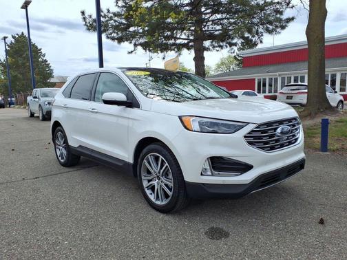 Star White Metallic Tri-Coat 2023 Ford Edge Titanium