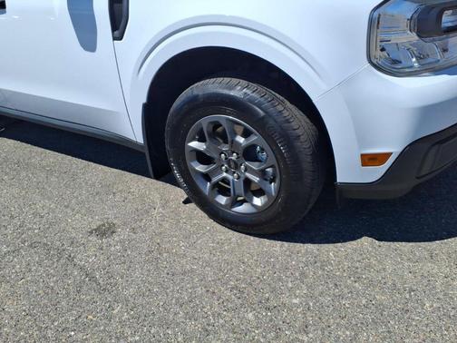 Oxford White 2024 Ford Maverick XLT