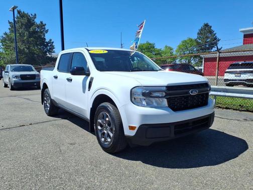 Oxford White 2024 Ford Maverick XLT