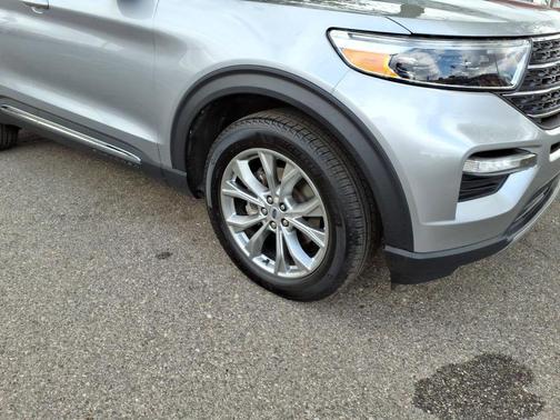 Iconic Silver Metallic 2024 Ford Explorer XLT