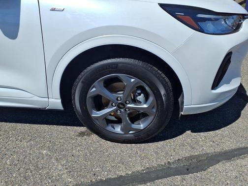 Star White Metallic Tri-Coat 2024 Ford Escape ST-Line