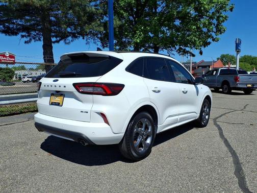 Star White Metallic Tri-Coat 2024 Ford Escape ST-Line