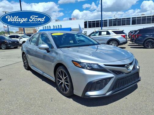 Celestial Silver Metallic 2024 Toyota Camry SE