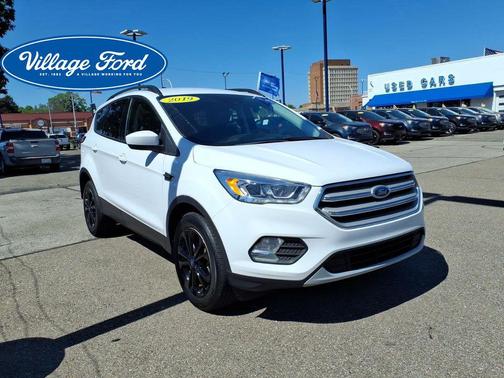 Oxford White 2019 Ford Escape SEL