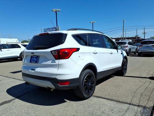 Oxford White 2019 Ford Escape SEL