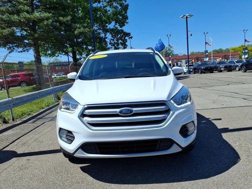 Oxford White 2019 Ford Escape SEL