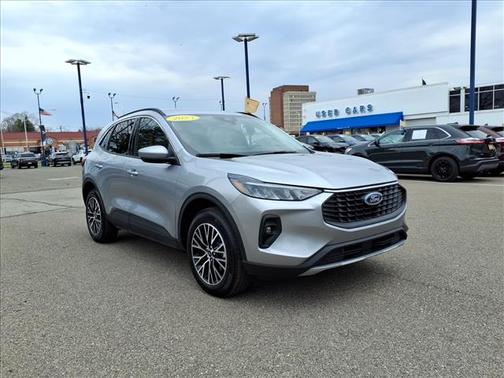 Iconic Silver Metallic 2023 Ford Escape PHEV SE