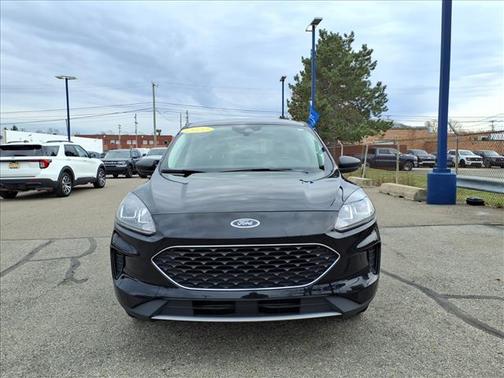Agate Black Metallic 2022 Ford Escape SE