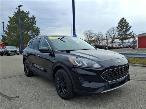 Agate Black Metallic 2022 Ford Escape SE