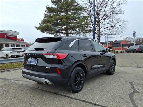 Agate Black Metallic 2022 Ford Escape SE