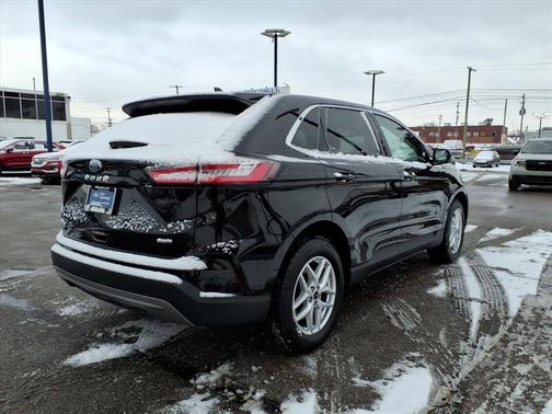 Agate Black Metallic 2024 Ford Edge SEL