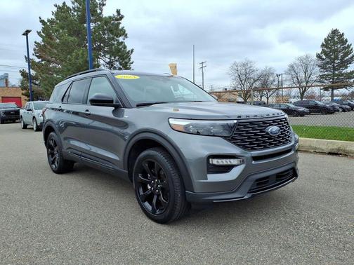 Carbonized Gray Metallic 2023 Ford Explorer ST-Line