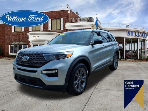 Iconic Silver Metallic 2024 Ford Explorer XLT