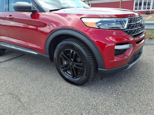 Rapid Red Metallic Tinted Clearcoat 2022 Ford Explorer XLT