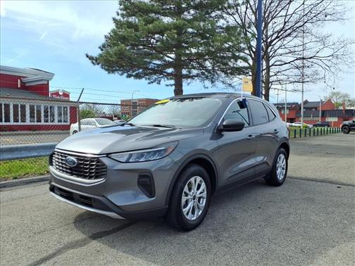 Carbonized Gray Metallic 2023 Ford Escape Active