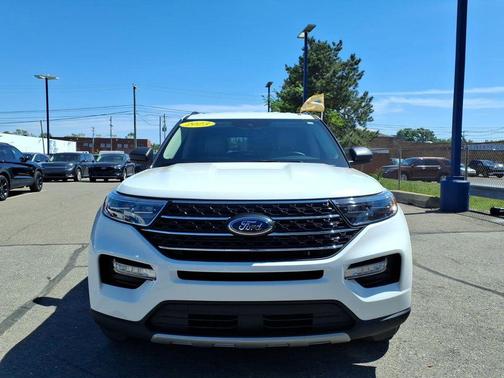 Star White Metallic Tri-Coat 2023 Ford Explorer XLT