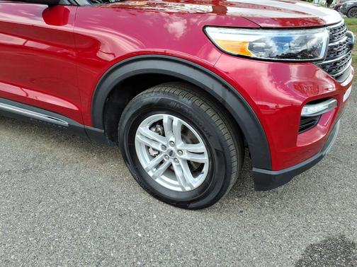 Rapid Red Metallic Tinted Clearcoat 2023 Ford Explorer XLT