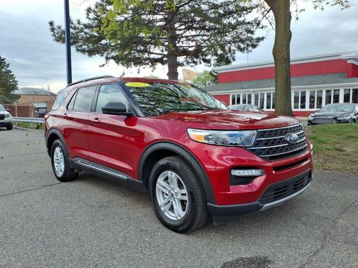Rapid Red Metallic Tinted Clearcoat 2023 Ford Explorer XLT