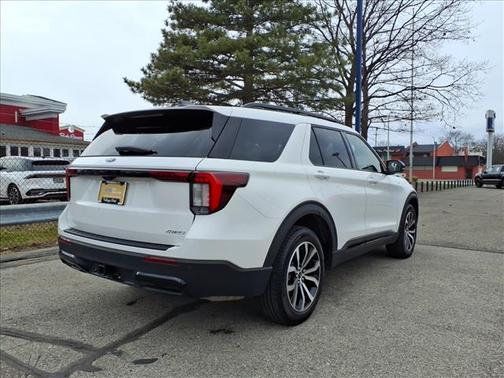 Star White Metallic Tri-Coat 2025 Ford Explorer ST-Line