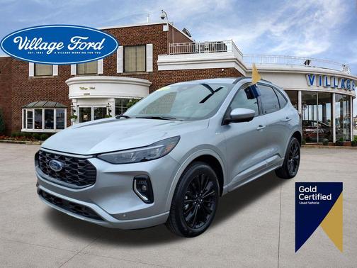 Iconic Silver Metallic 2023 Ford Escape ST-Line Elite