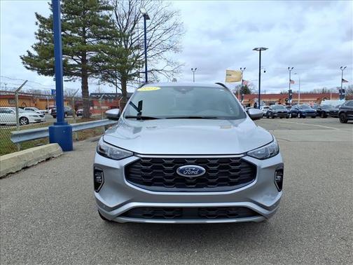 Iconic Silver Metallic 2023 Ford Escape ST-Line Elite
