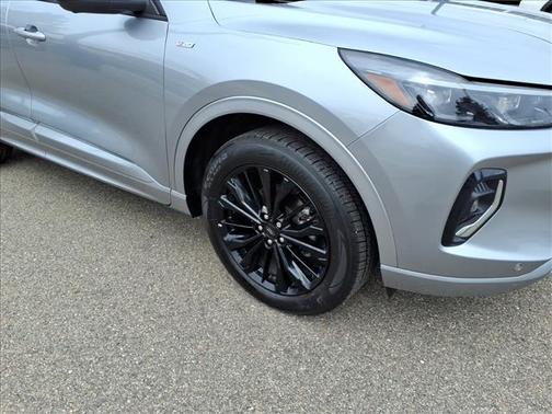 Iconic Silver Metallic 2023 Ford Escape ST-Line Elite