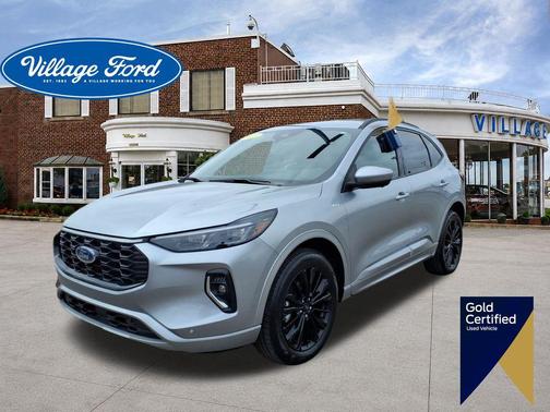 Iconic Silver Metallic 2023 Ford Escape ST-Line Elite