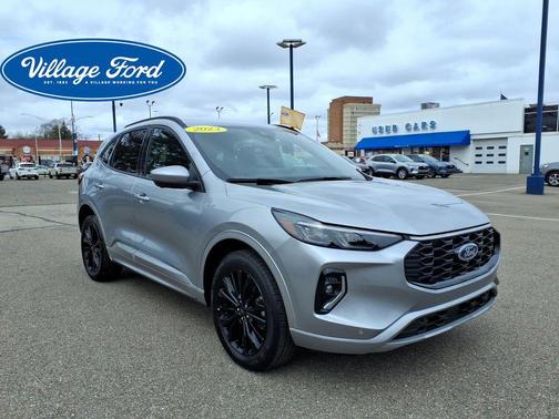 Iconic Silver Metallic 2023 Ford Escape ST-Line Elite