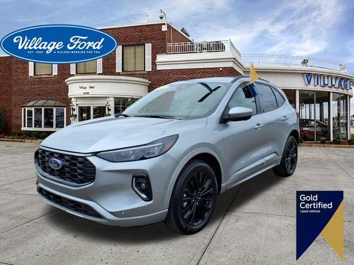 Iconic Silver Metallic 2023 Ford Escape ST-Line Elite