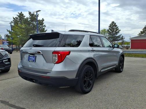 Iconic Silver Metallic 2022 Ford Explorer XLT