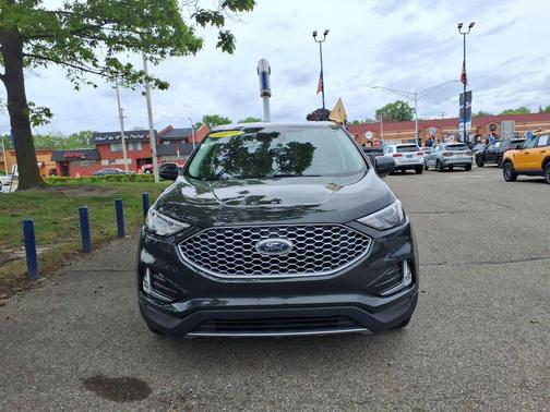 Forged Green Metallic 2023 Ford Edge SEL