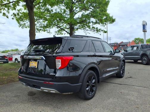 Agate Black Metallic 2023 Ford Explorer XLT