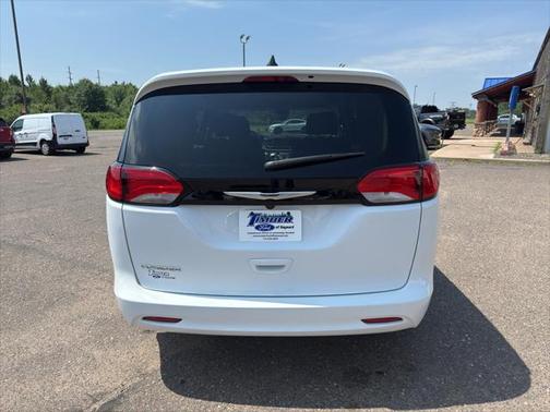 2024 Chrysler Voyager LX