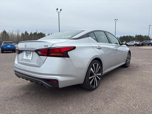 2022 Nissan Altima SR FWD