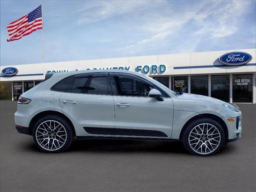 2021 Porsche Macan Base