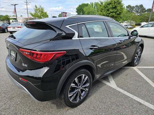 2017 INFINITI QX30 Premium