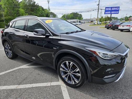 2017 INFINITI QX30 Premium
