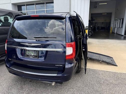 2012 Chrysler Town & Country Limited