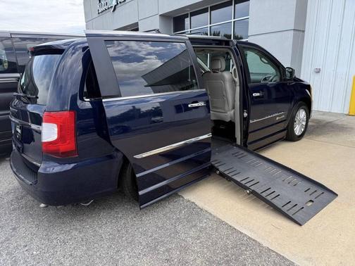 2012 Chrysler Town & Country Limited