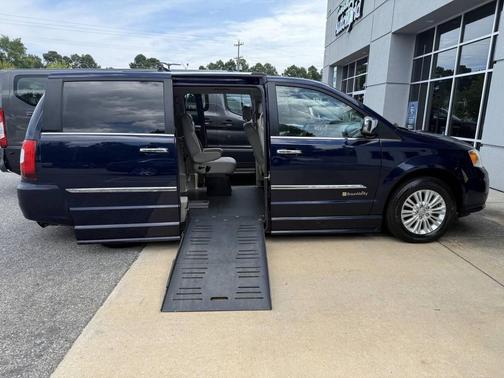 2012 Chrysler Town & Country Limited