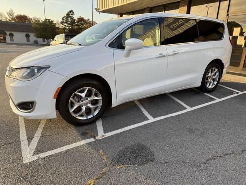 2020 Chrysler Pacifica Touring 4dr Mini Van