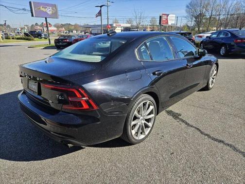 2020 Volvo S60 T6 Momentum