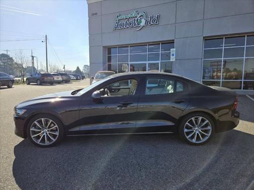 2020 Volvo S60 T6 Momentum