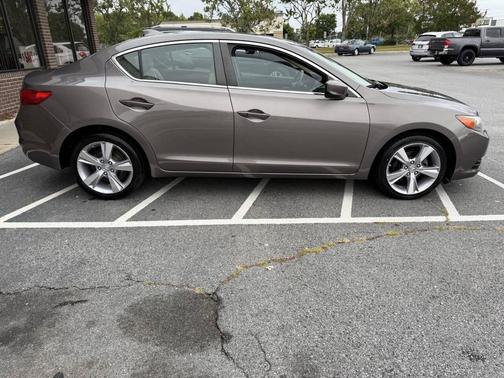2013 Acura ILX 2.0L w/Premium Package