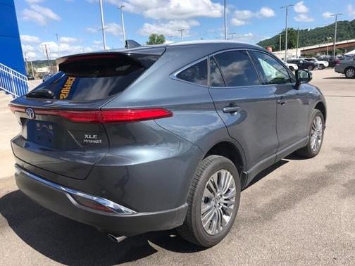 Photo 3 of 9 of 2021 Toyota Venza XLE