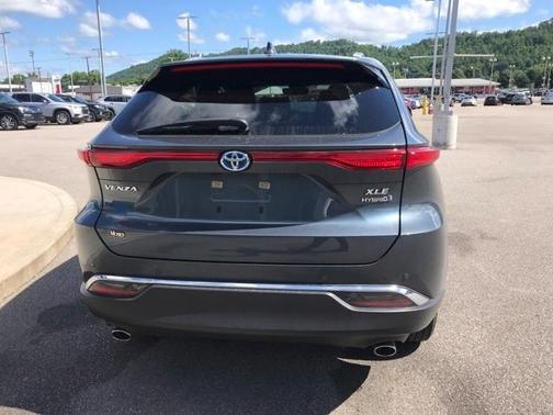 Photo 4 of 9 of 2021 Toyota Venza XLE