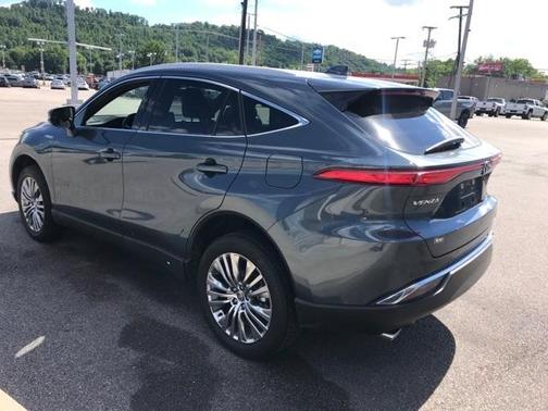Photo 5 of 9 of 2021 Toyota Venza XLE