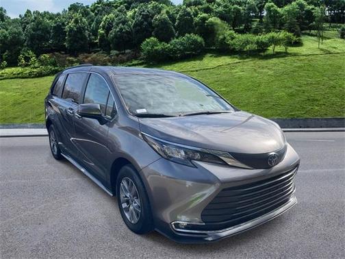 2024 Toyota Sienna XLE